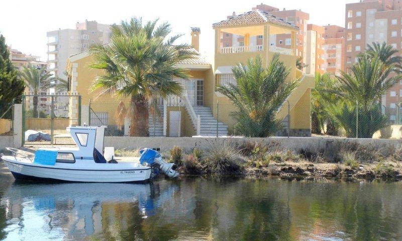 Вилла в Ла-Манга-дель-Мар-Менор, Испания, 465м² - изображение 1