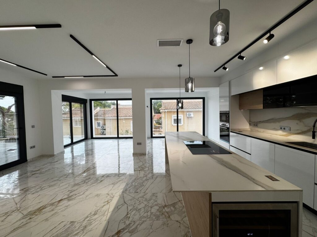 Вілла в Торрев'єха, Іспанія, 280м² - зображення 1