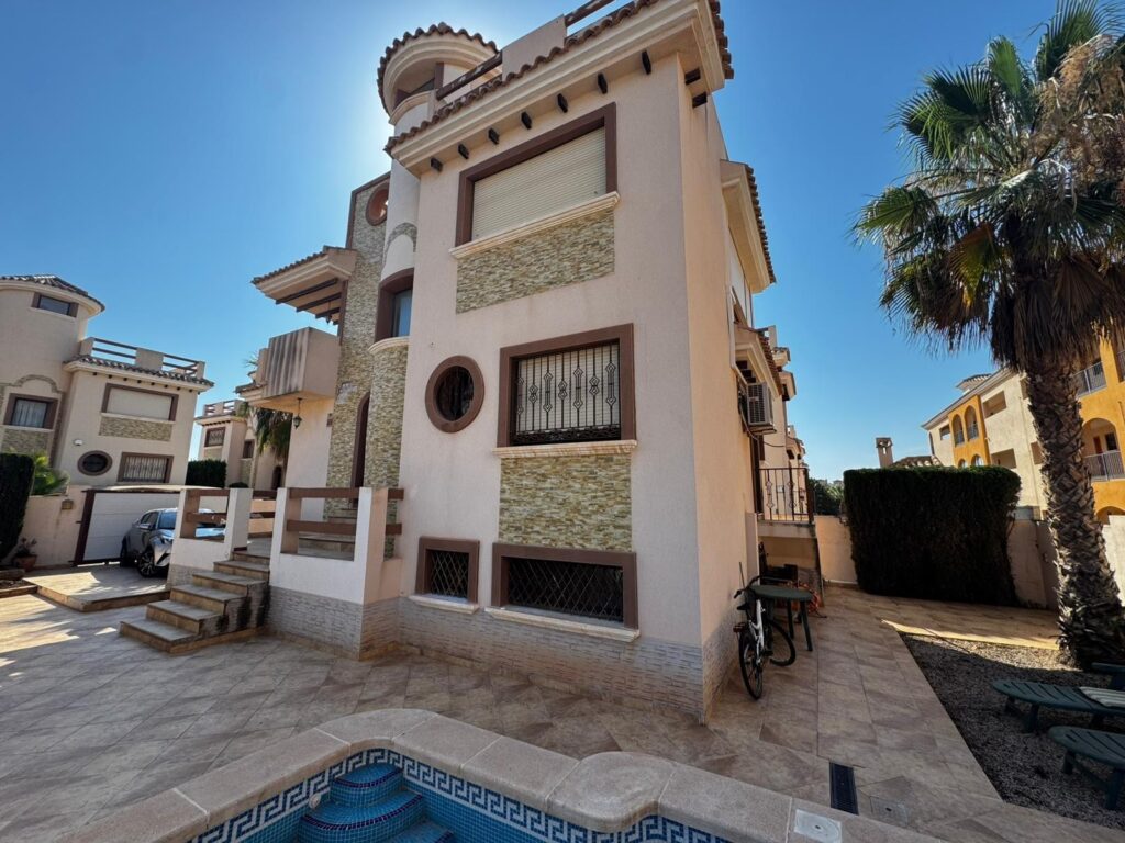 House in Orihuela Costa, Spain, 134m² - image 1
