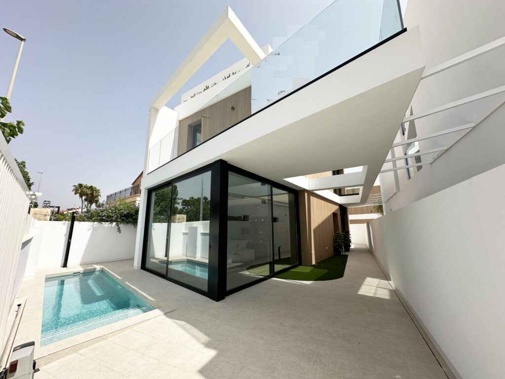 Villa in Pilar de la Horadada, Spain, 130m² - image 1