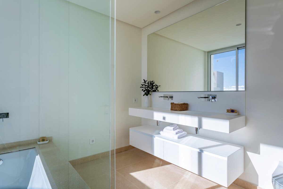 Apartment with 2 bedrooms, 109m² in Benahavis, Spain [ID: 0137-SP0454]