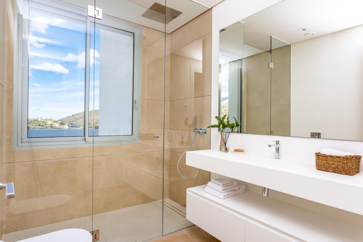 Apartment with 2 bedrooms, 109m² in Benahavis, Spain [ID: 0137-SP0454]