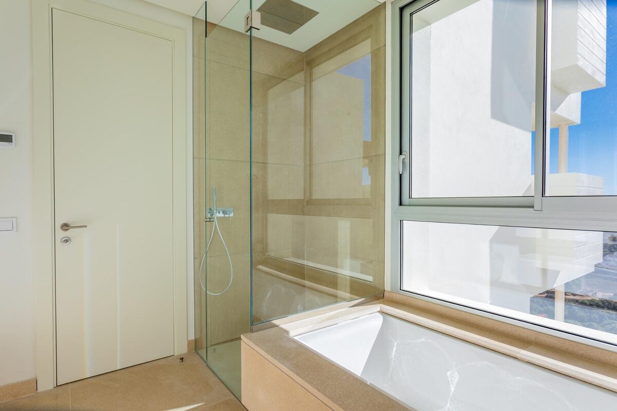 Apartment with 2 bedrooms, 109m² in Benahavis, Spain [ID: 0137-SP0454]