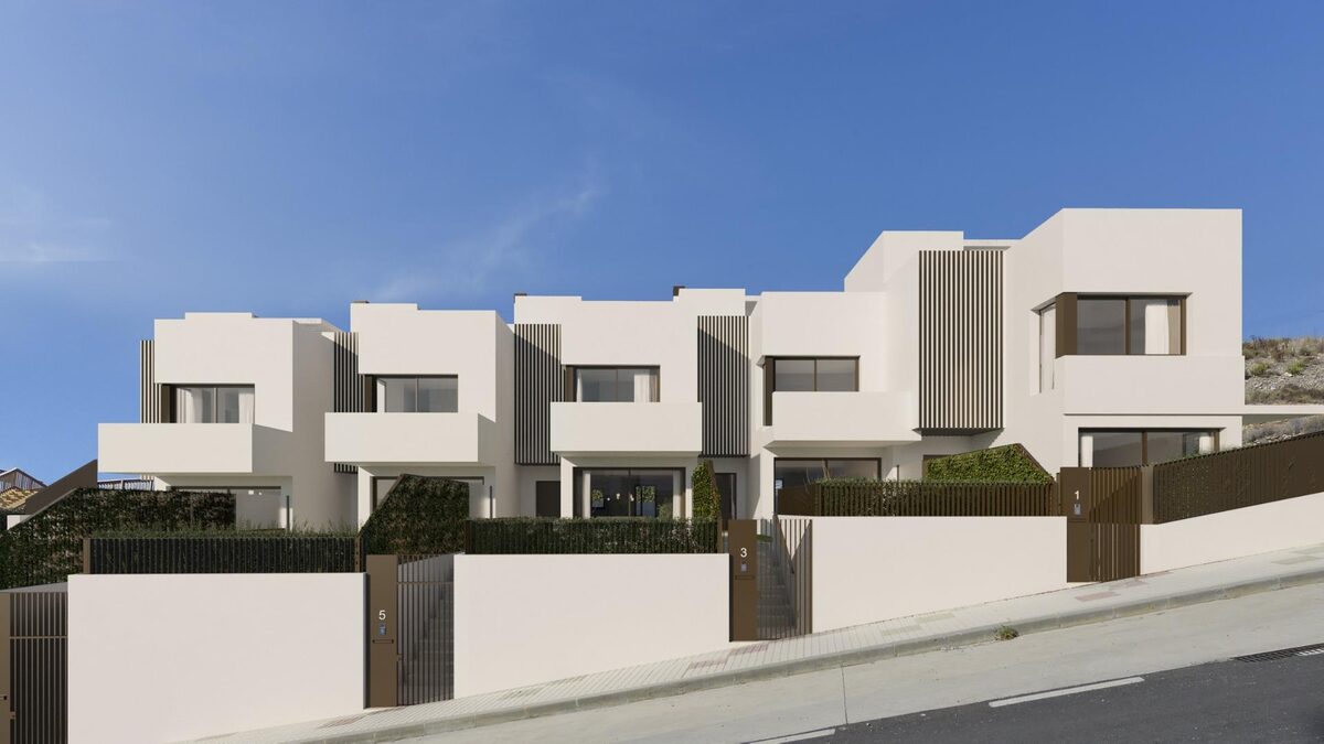 Таунхаус с 4 спальнями, 290м² в Ринкон-де-ла-Виктория, Испания [ID: 0137-SP0641]