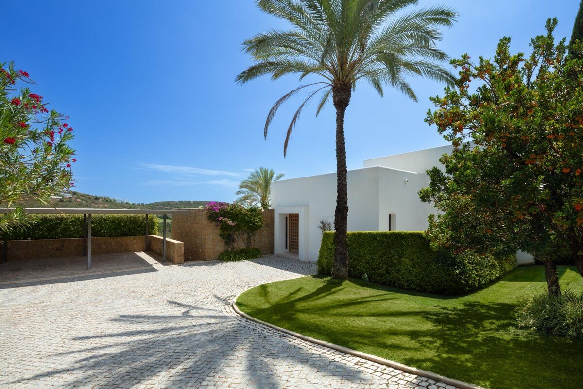 Villa with 6 bedrooms, 778m² in Casares, Spain [ID: 0137-SP0585]