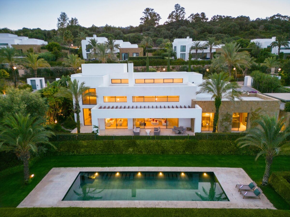Villa with 6 bedrooms, 778m² in Casares, Spain [ID: 0137-SP0585]