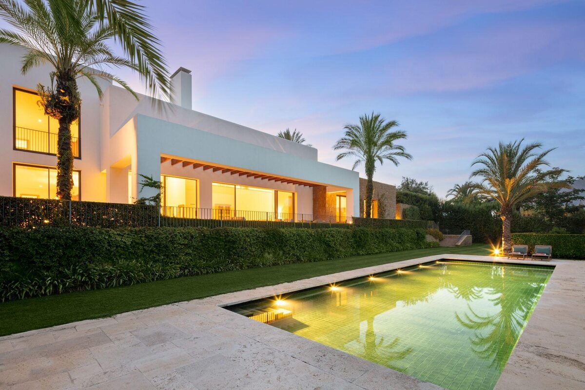 Villa with 6 bedrooms, 778m² in Casares, Spain [ID: 0137-SP0585]