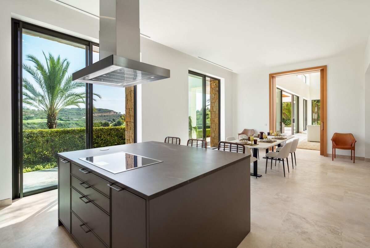 Villa with 6 bedrooms, 778m² in Casares, Spain [ID: 0137-SP0585]