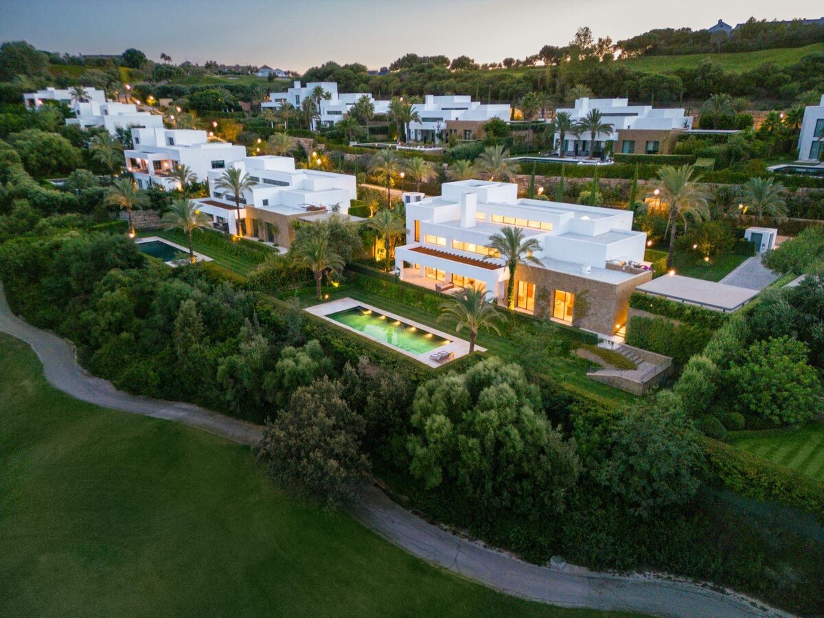 Villa with 6 bedrooms, 778m² in Casares, Spain [ID: 0137-SP0585]