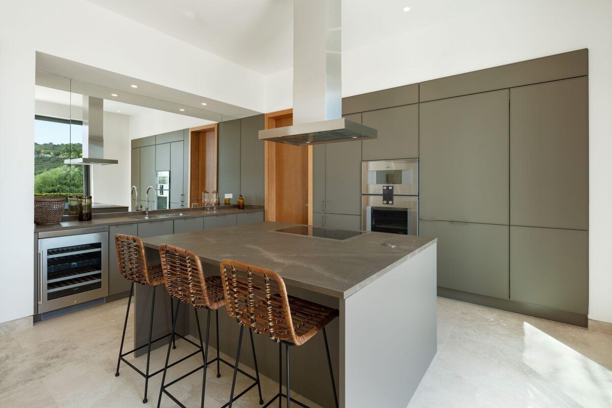 Villa with 6 bedrooms, 778m² in Casares, Spain [ID: 0137-SP0585]