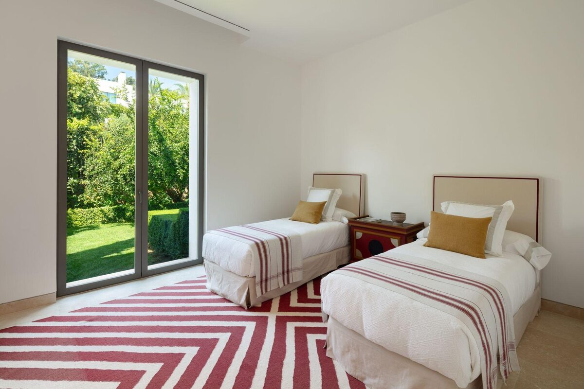 Villa with 6 bedrooms, 778m² in Casares, Spain [ID: 0137-SP0585]