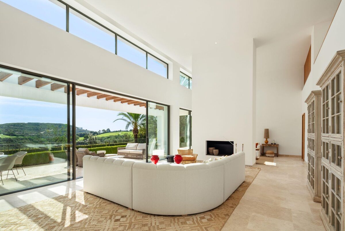 Villa with 6 bedrooms, 778m² in Casares, Spain [ID: 0137-SP0585]