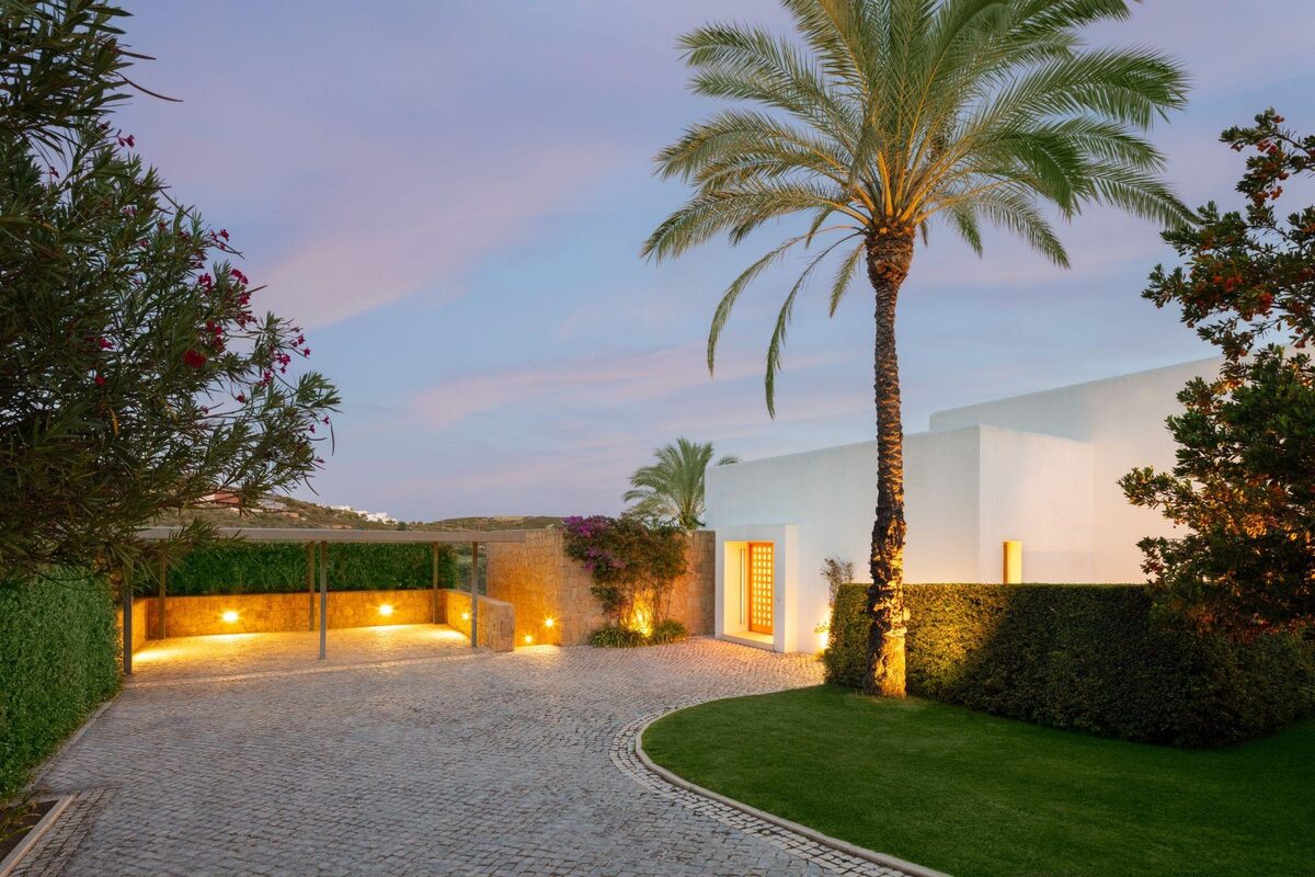 Villa with 6 bedrooms, 778m² in Casares, Spain [ID: 0137-SP0585]
