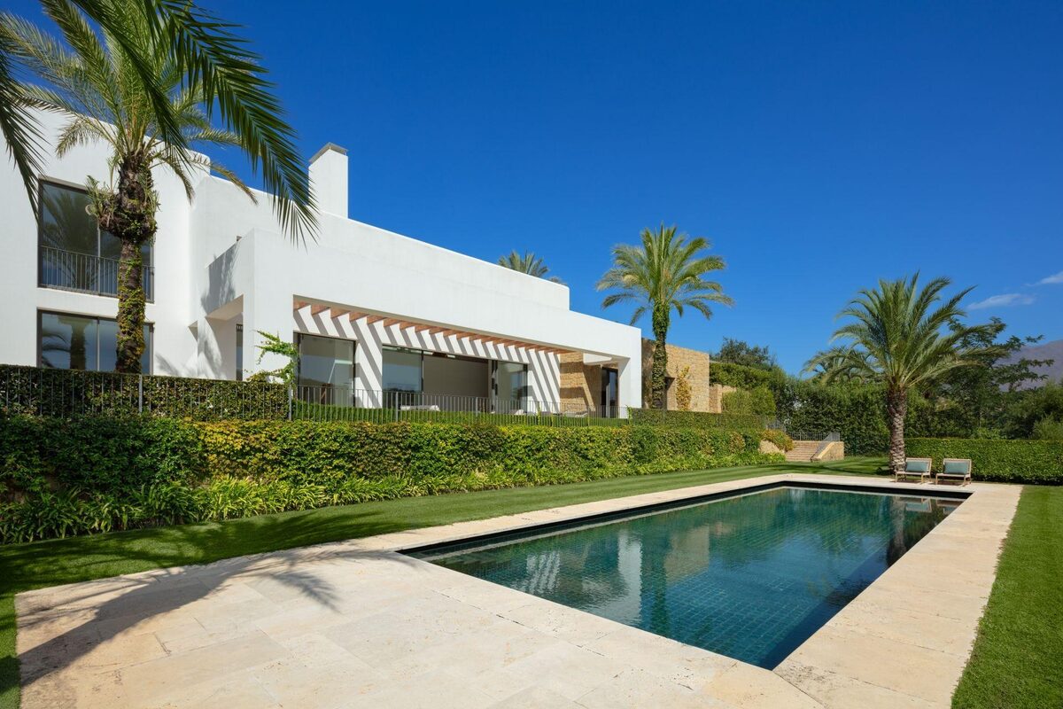 Villa with 6 bedrooms, 778m² in Casares, Spain [ID: 0137-SP0585]