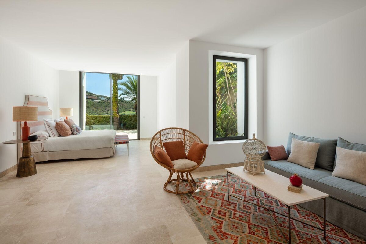 Villa with 6 bedrooms, 778m² in Casares, Spain [ID: 0137-SP0585]