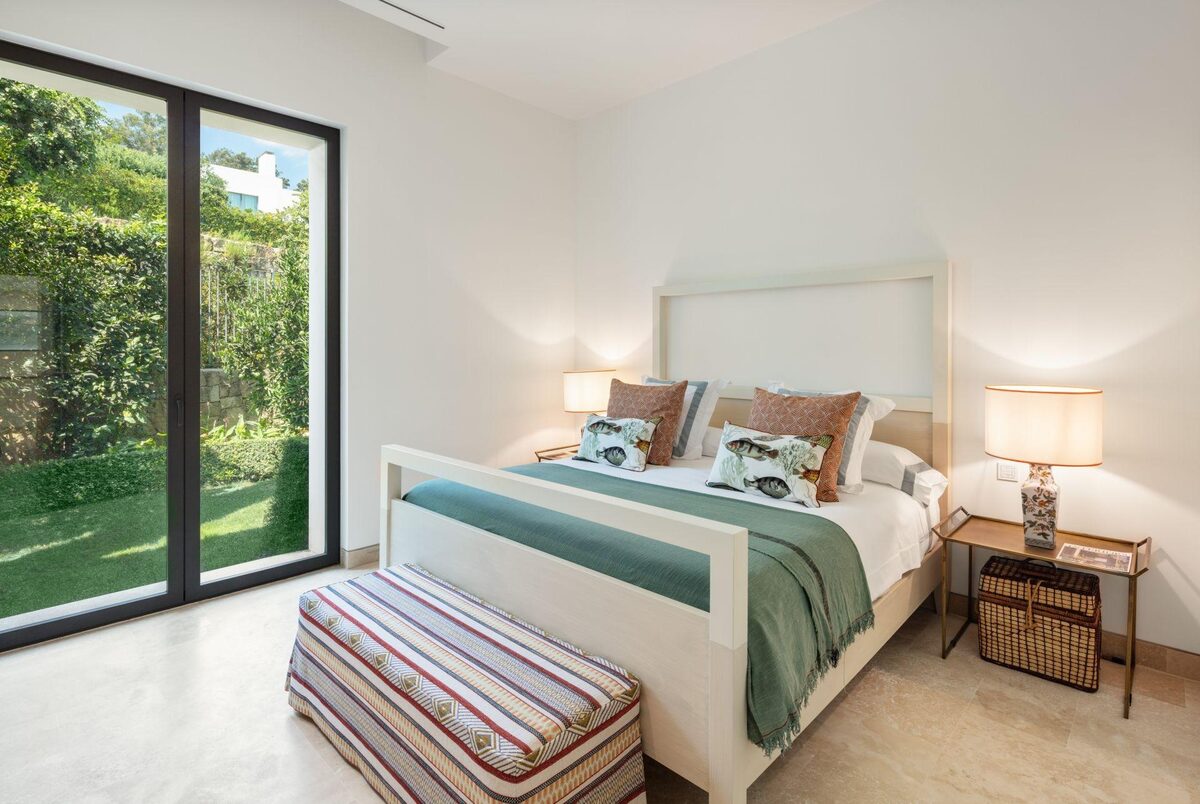 Villa with 6 bedrooms, 778m² in Casares, Spain [ID: 0137-SP0585]