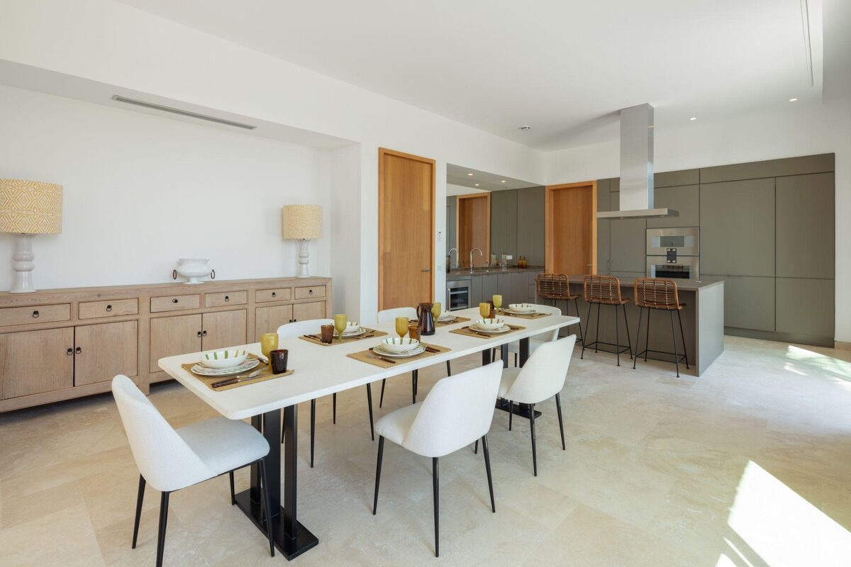 Villa with 6 bedrooms, 778m² in Casares, Spain [ID: 0137-SP0585]