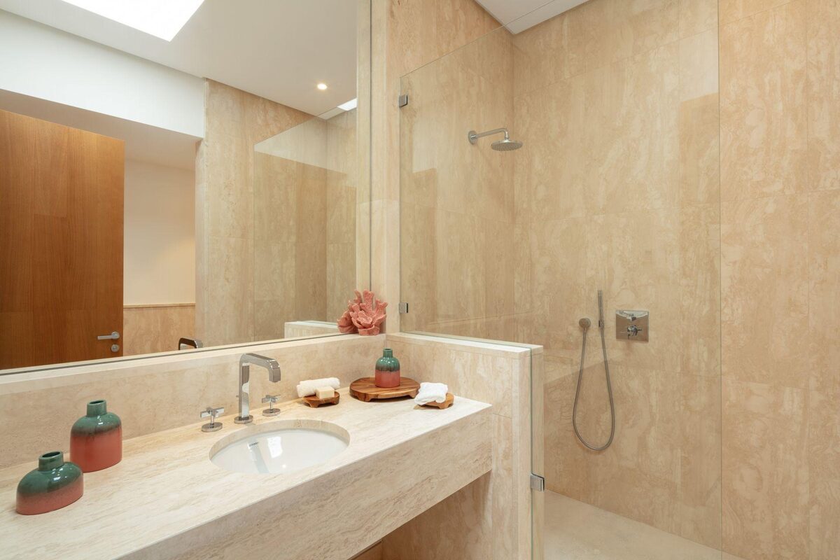 Villa with 6 bedrooms, 778m² in Casares, Spain [ID: 0137-SP0585]