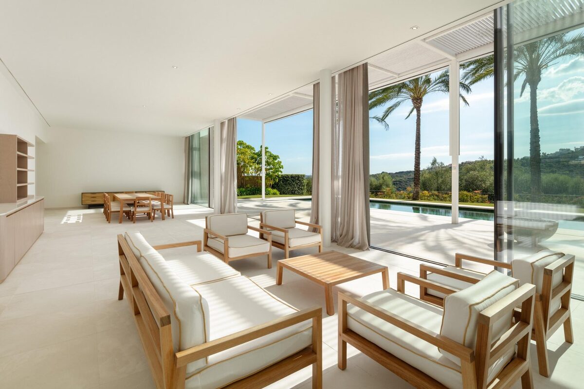 Villa with 4 bedrooms, 578m² in Casares, Spain [ID: 0137-SP0586]