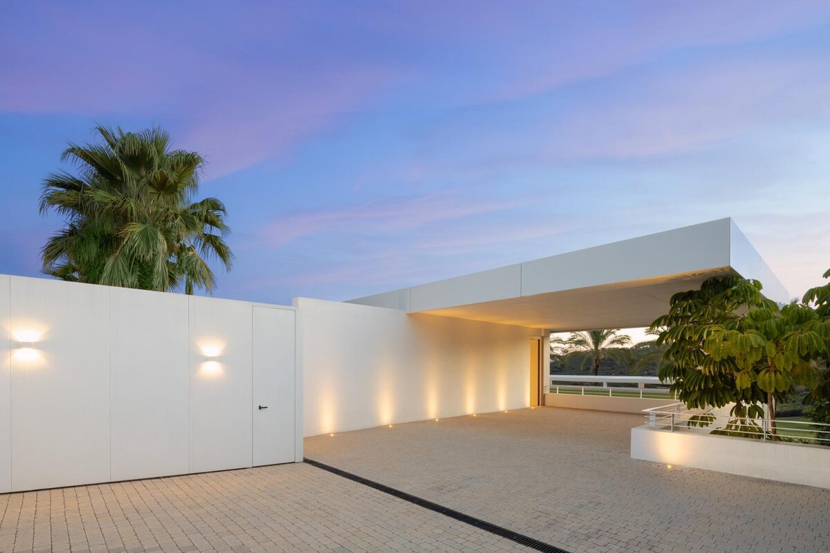 Villa with 4 bedrooms, 578m² in Casares, Spain [ID: 0137-SP0586]