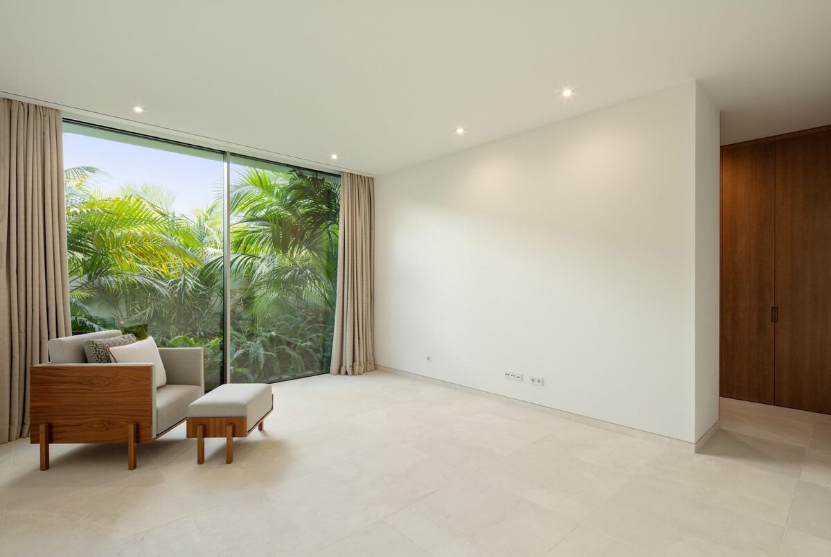 Villa with 4 bedrooms, 578m² in Casares, Spain [ID: 0137-SP0586]