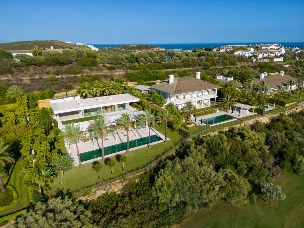 Villa with 4 bedrooms, 578m² in Casares, Spain [ID: 0137-SP0586]