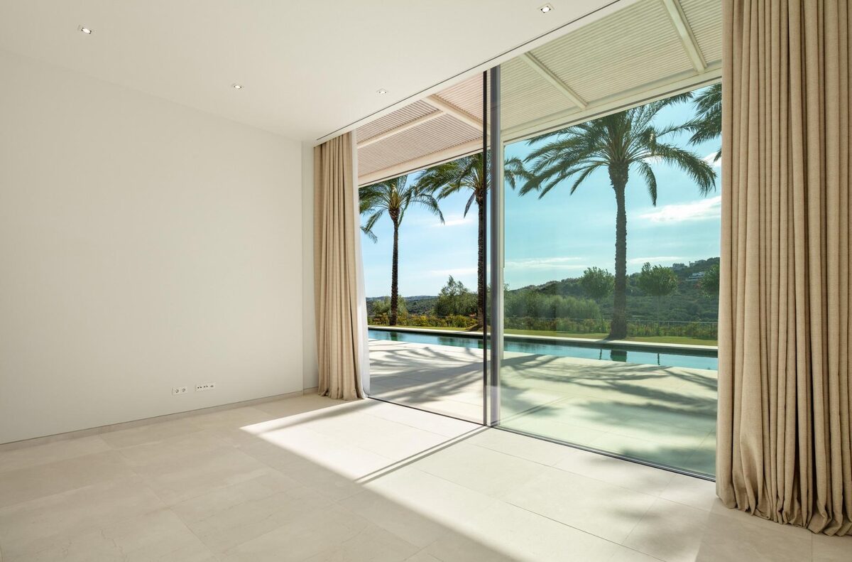 Villa with 4 bedrooms, 578m² in Casares, Spain [ID: 0137-SP0586]