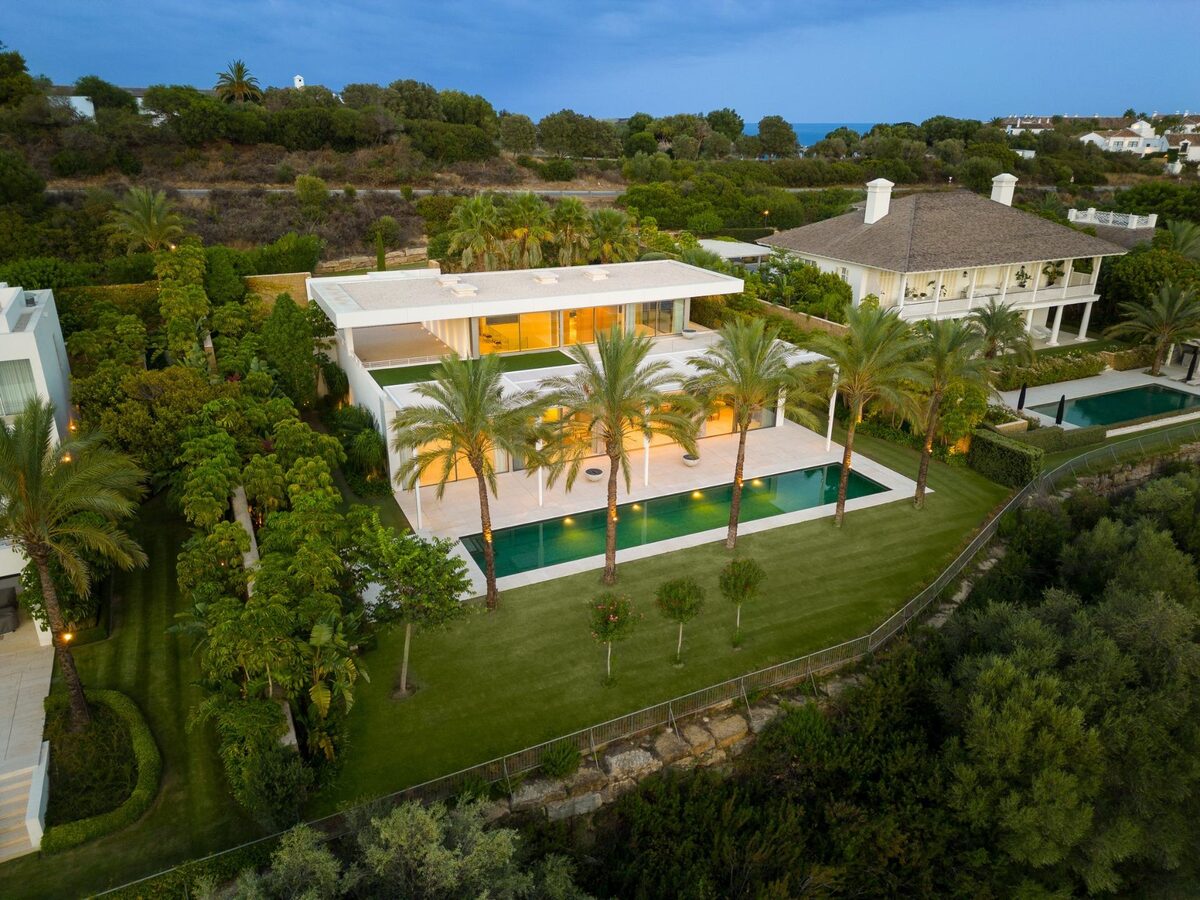 Villa with 4 bedrooms, 578m² in Casares, Spain [ID: 0137-SP0586]