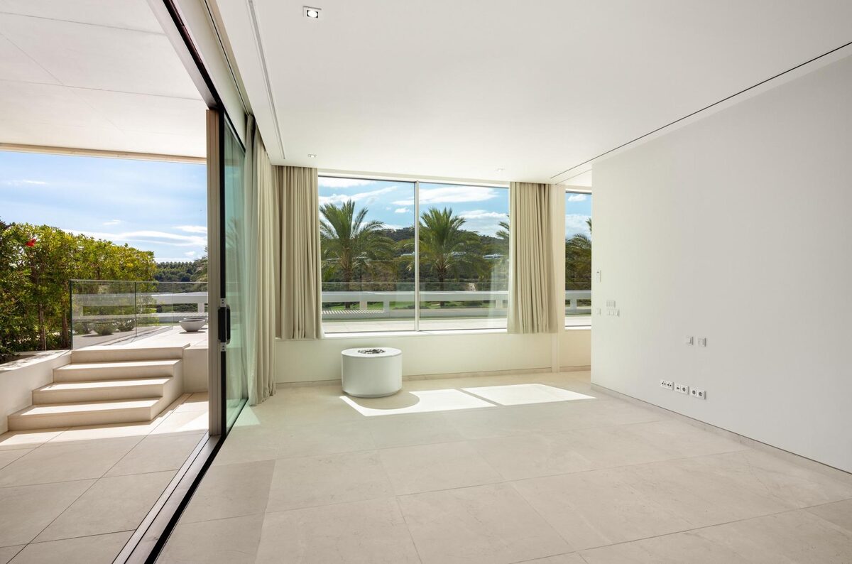 Villa with 4 bedrooms, 578m² in Casares, Spain [ID: 0137-SP0586]