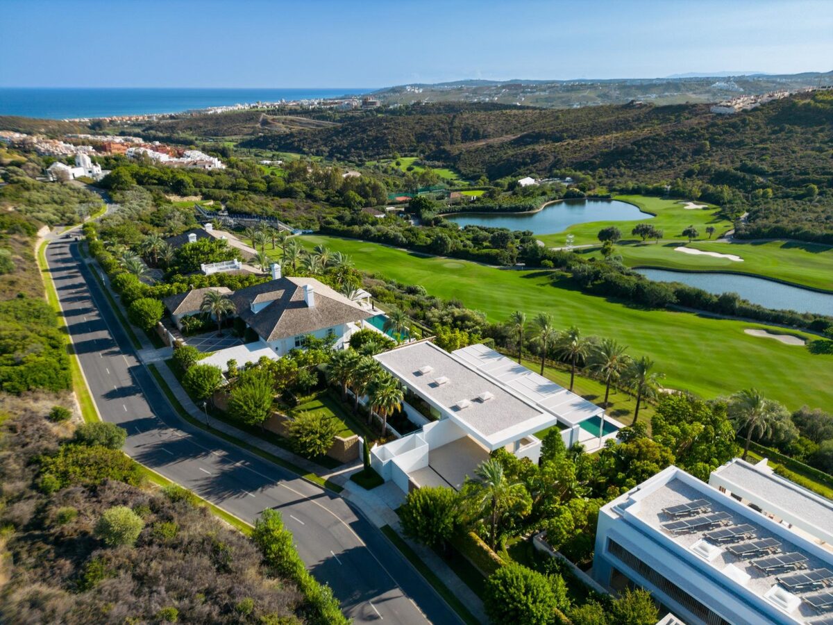 Villa with 4 bedrooms, 578m² in Casares, Spain [ID: 0137-SP0586]