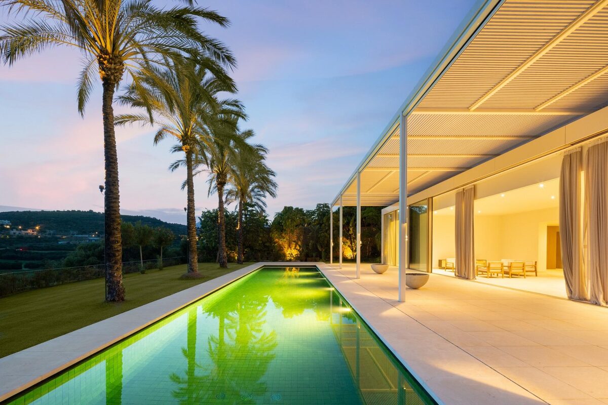 Villa with 4 bedrooms, 578m² in Casares, Spain [ID: 0137-SP0586]