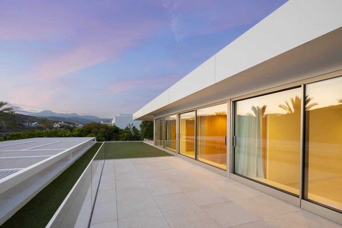 Villa with 4 bedrooms, 578m² in Casares, Spain [ID: 0137-SP0586]