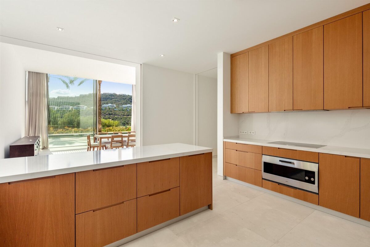 Villa with 4 bedrooms, 578m² in Casares, Spain [ID: 0137-SP0586]