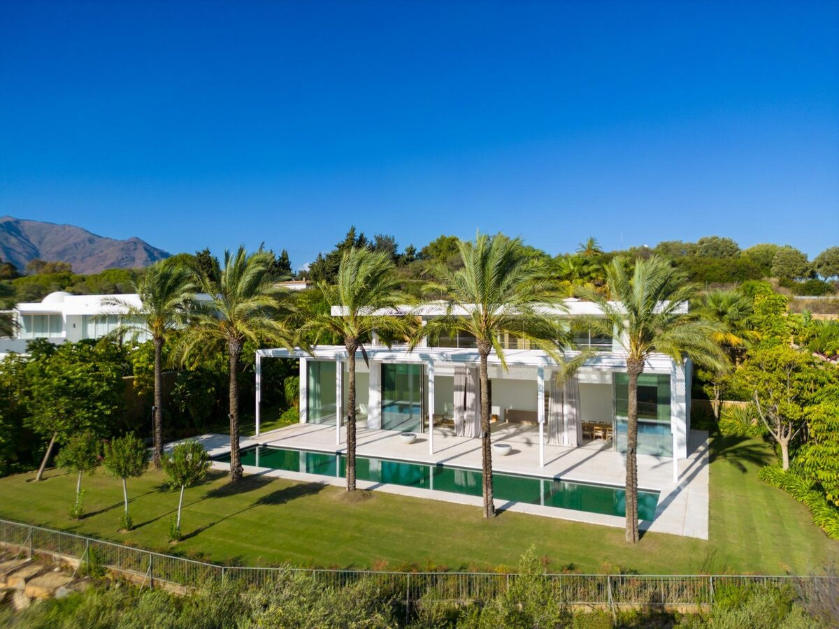 Villa with 4 bedrooms, 578m² in Casares, Spain [ID: 0137-SP0586]