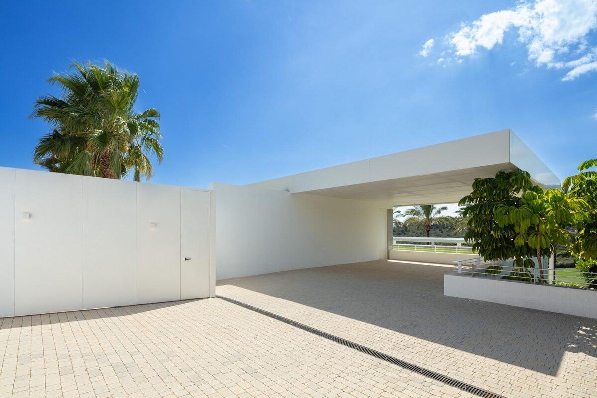 Villa with 4 bedrooms, 578m² in Casares, Spain [ID: 0137-SP0586]