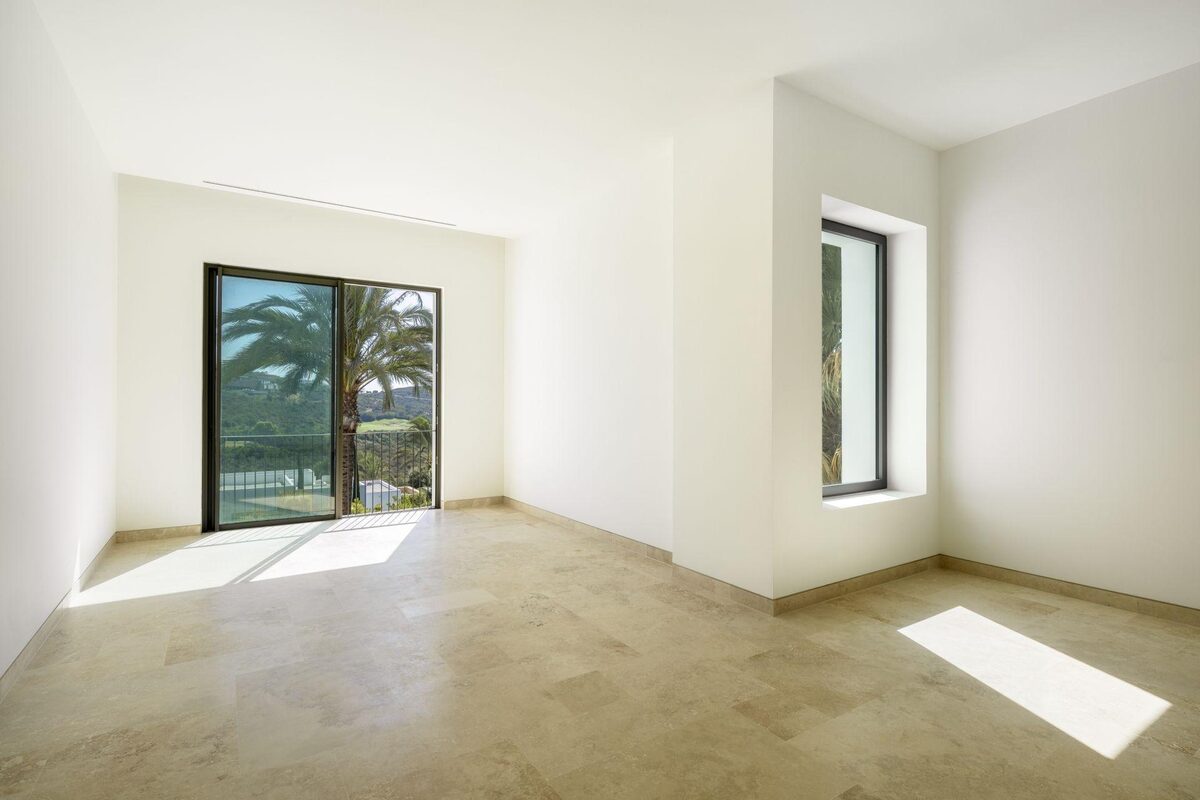 Villa with 5 bedrooms, 655m² in Casares, Spain [ID: 0137-SP0584]