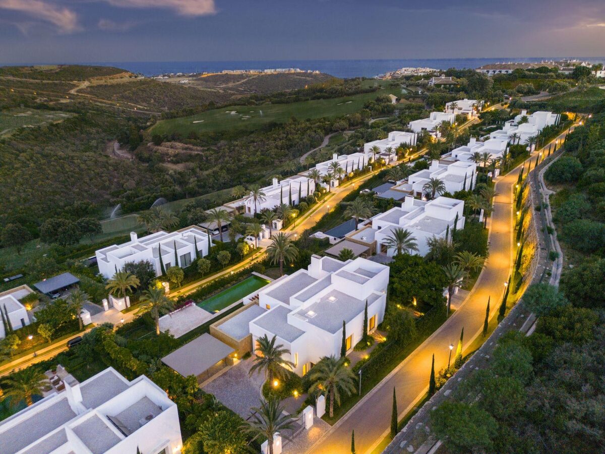 Villa with 5 bedrooms, 655m² in Casares, Spain [ID: 0137-SP0584]