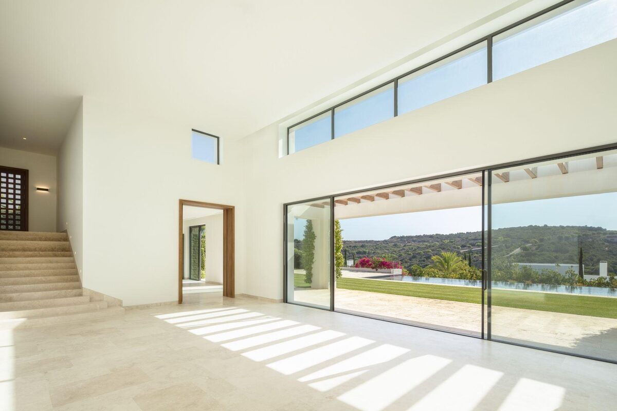 Villa with 5 bedrooms, 655m² in Casares, Spain [ID: 0137-SP0584]