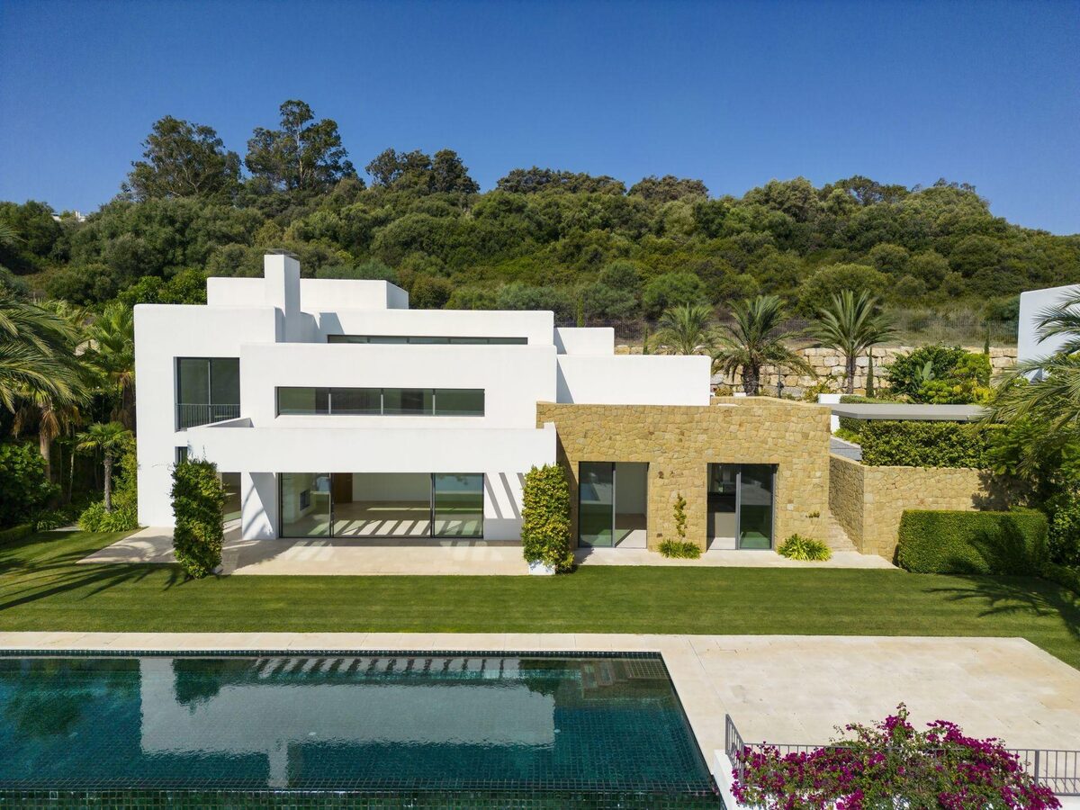 Villa with 5 bedrooms, 655m² in Casares, Spain [ID: 0137-SP0584]