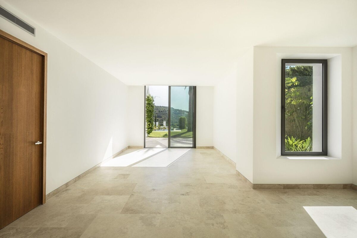 Villa with 5 bedrooms, 655m² in Casares, Spain [ID: 0137-SP0584]