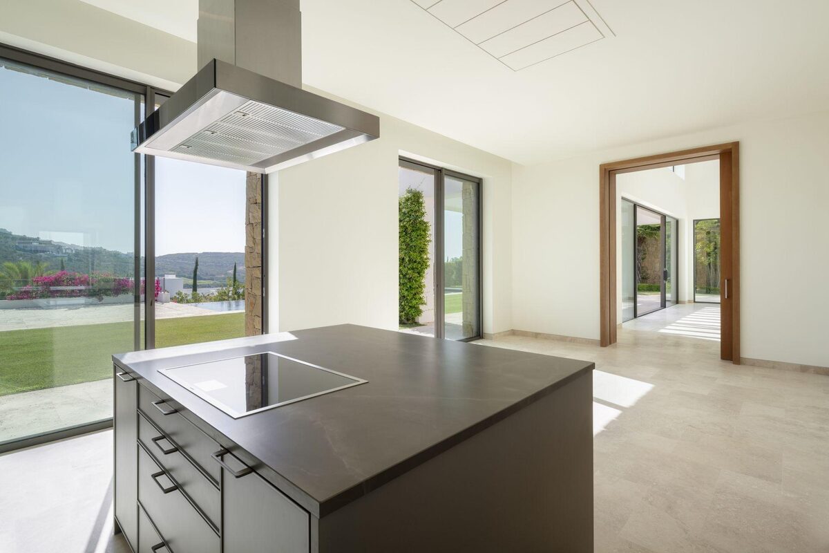 Villa with 5 bedrooms, 655m² in Casares, Spain [ID: 0137-SP0584]