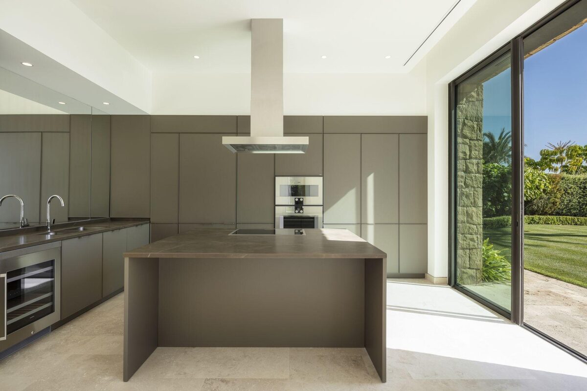 Villa with 5 bedrooms, 655m² in Casares, Spain [ID: 0137-SP0584]