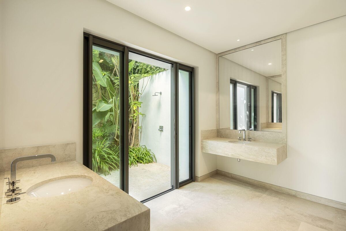 Villa with 5 bedrooms, 655m² in Casares, Spain [ID: 0137-SP0584]