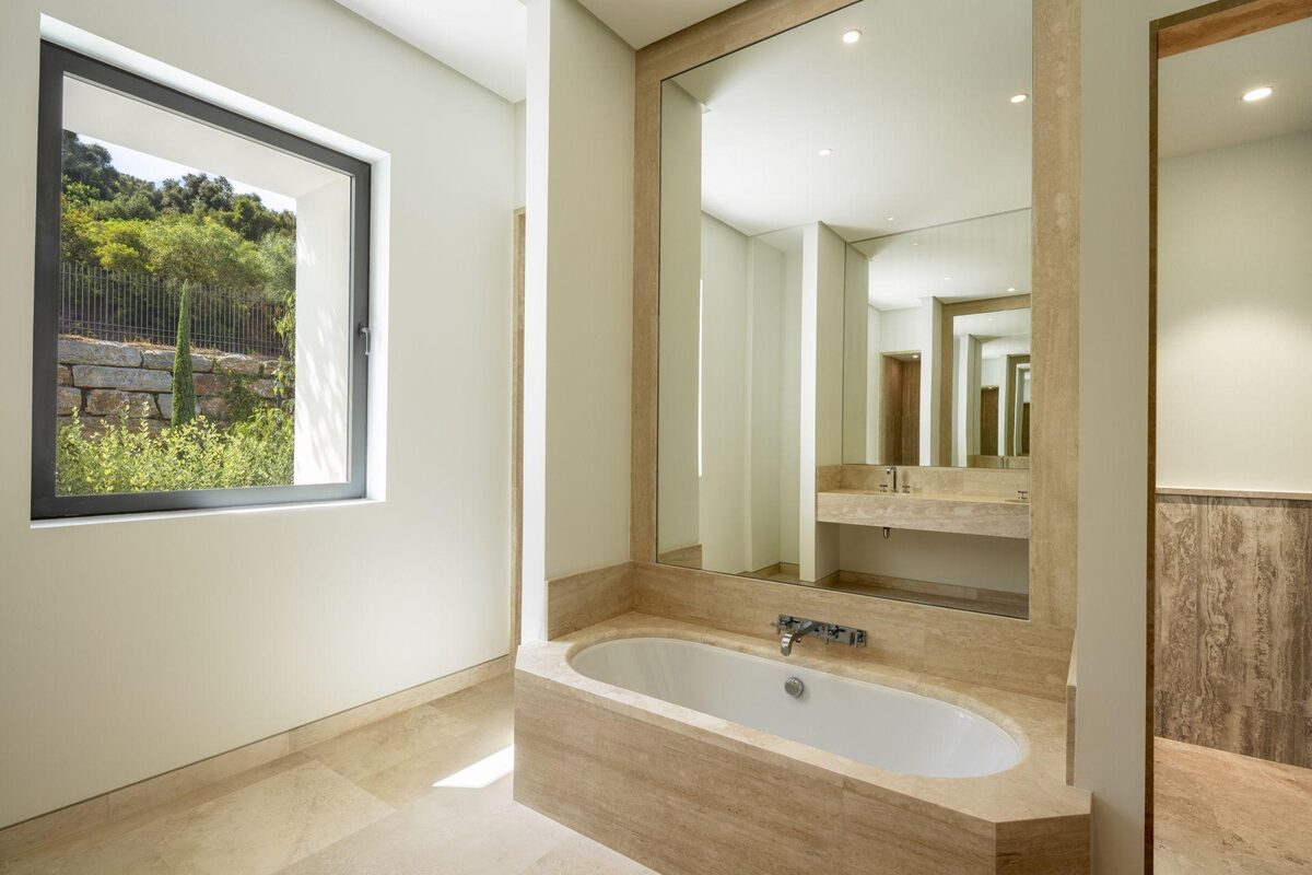 Villa with 5 bedrooms, 655m² in Casares, Spain [ID: 0137-SP0584]