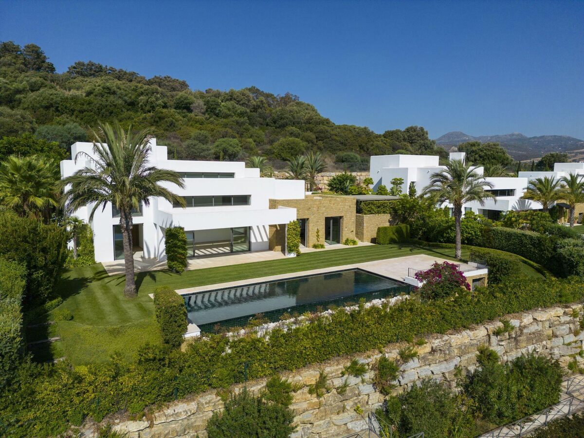 Villa with 5 bedrooms, 655m² in Casares, Spain [ID: 0137-SP0584]