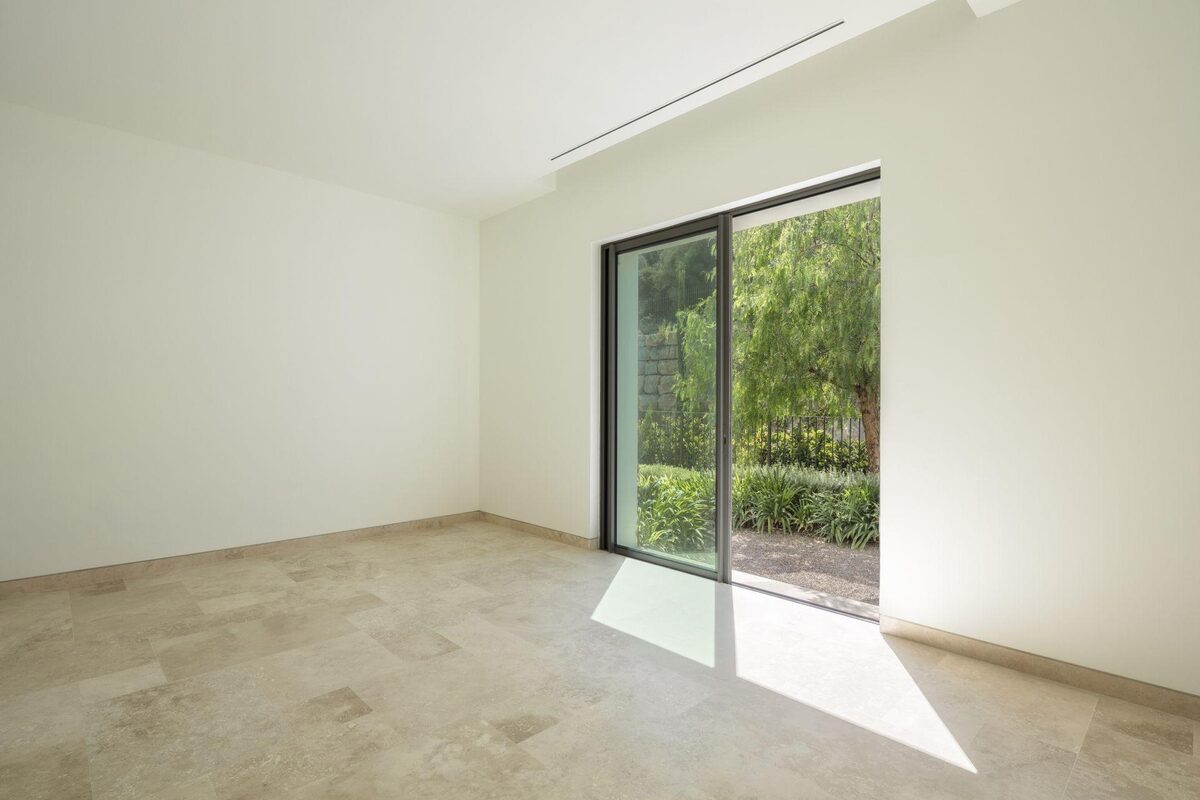 Villa with 5 bedrooms, 655m² in Casares, Spain [ID: 0137-SP0584]