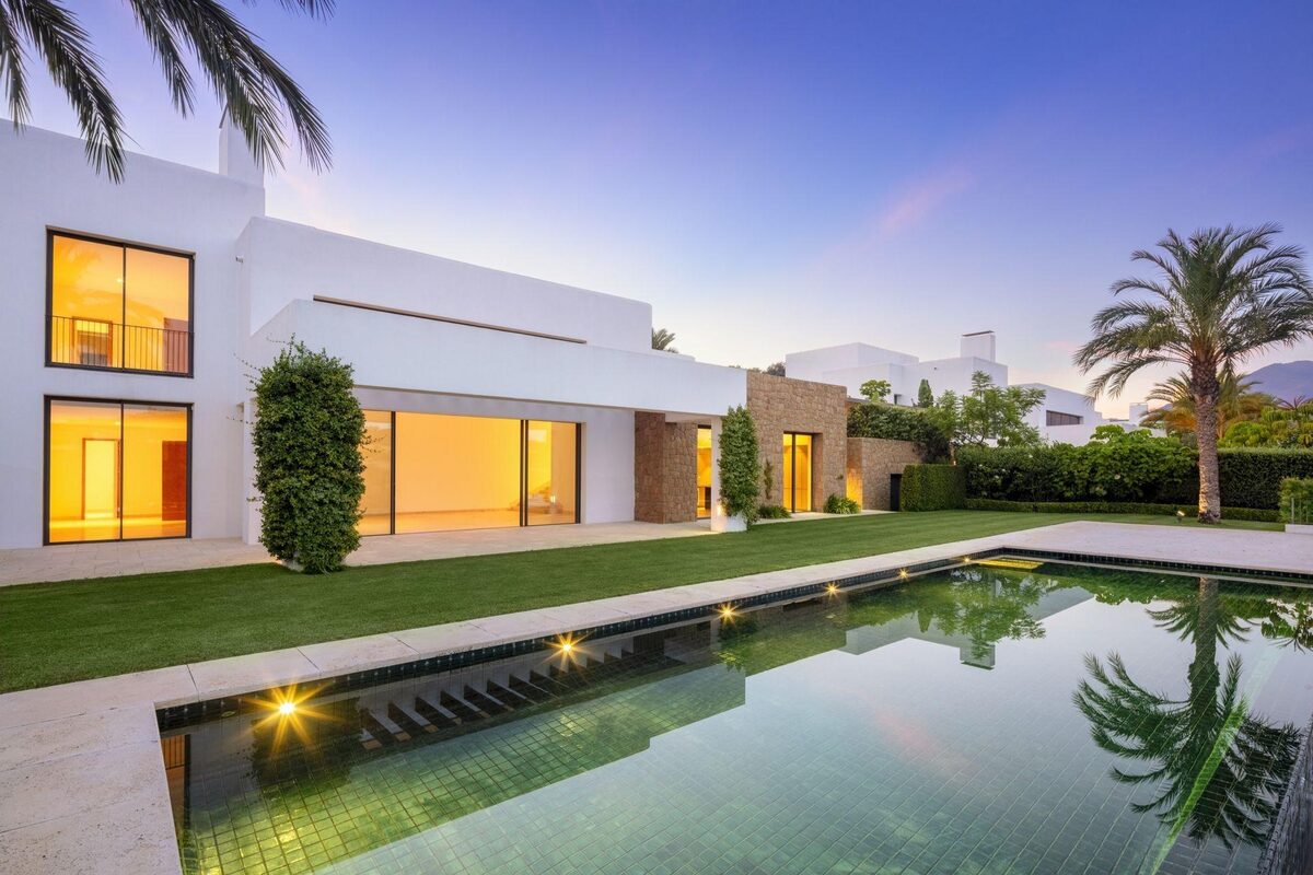 Villa with 5 bedrooms, 655m² in Casares, Spain [ID: 0137-SP0584]