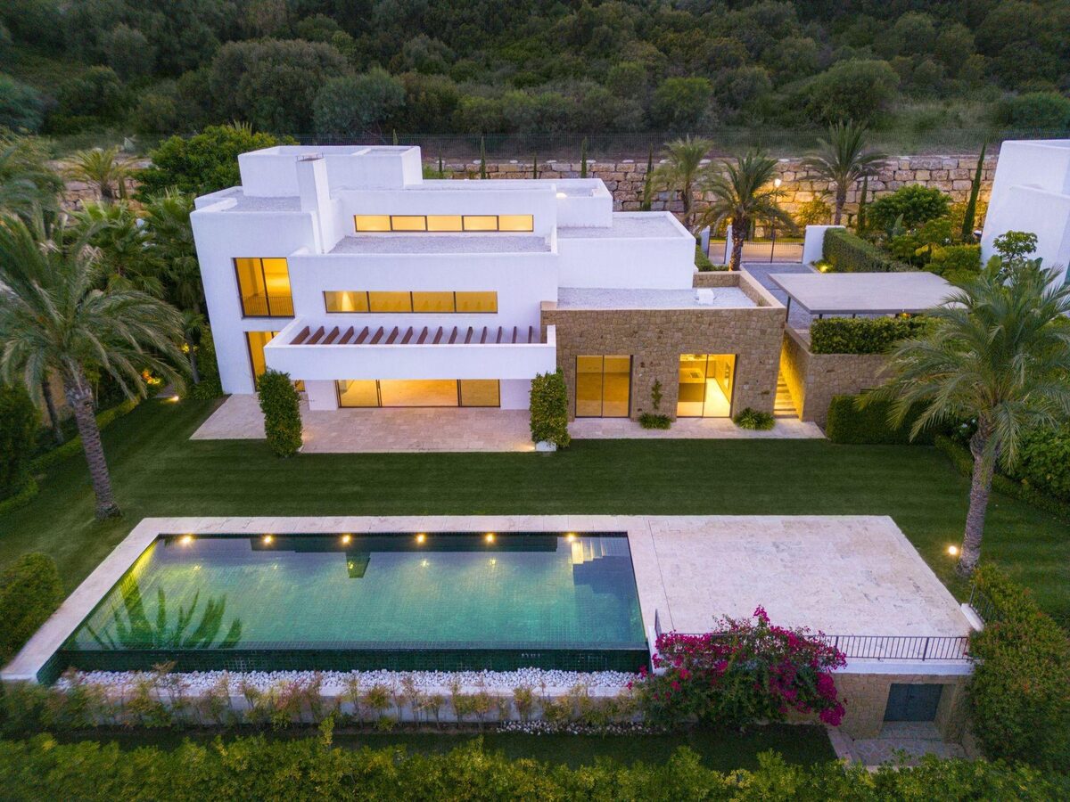 Villa with 5 bedrooms, 655m² in Casares, Spain [ID: 0137-SP0584]