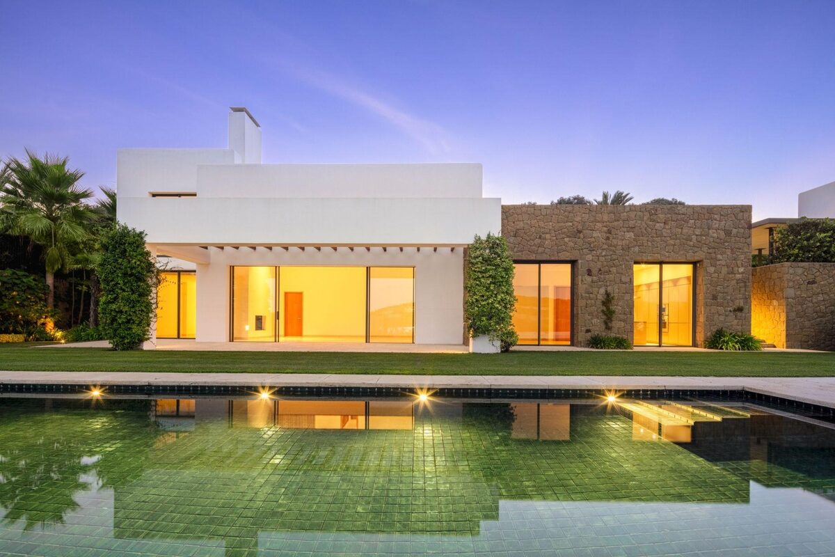 Villa with 5 bedrooms, 655m² in Casares, Spain [ID: 0137-SP0584]