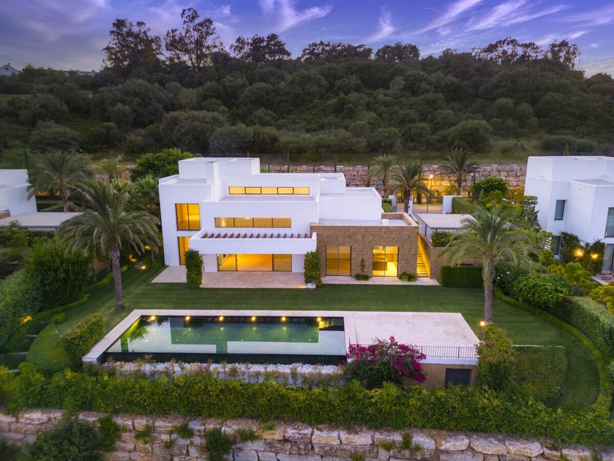 Villa with 5 bedrooms, 655m² in Casares, Spain [ID: 0137-SP0584]
